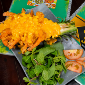 Tôm sốt hoàng kim trái thơm